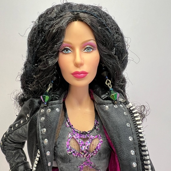 ❌SOLD❌Barbie Collector Black Label Cher Bob Mackie Doll K7903 OOB Damaged Box - Picture 3 of 15
